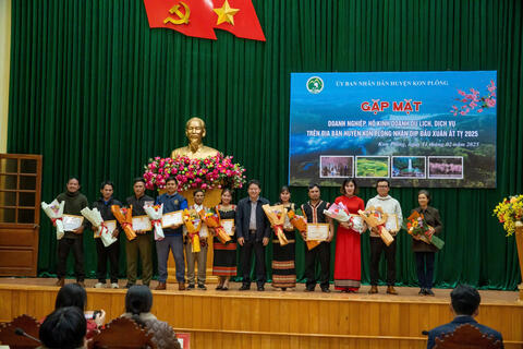 Y The- Bí thư Chi bộ trẻ tuổi say mê làm du lịch cộng đồng