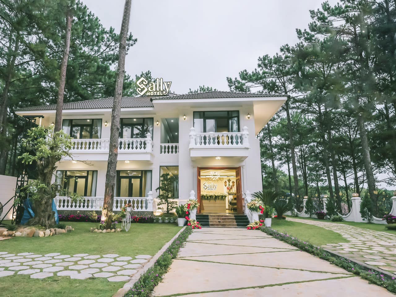 Sally hotel